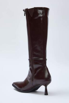 Kahverengi Bant Toka Detaylı Sivri Burun Kadın 6,5 İnce Topuklu Çizme
TAKAW26CZ00011 Image 5