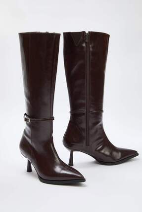 Kahverengi Bant Toka Detaylı Sivri Burun Kadın 6,5 İnce Topuklu Çizme
TAKAW26CZ00011 Image 6