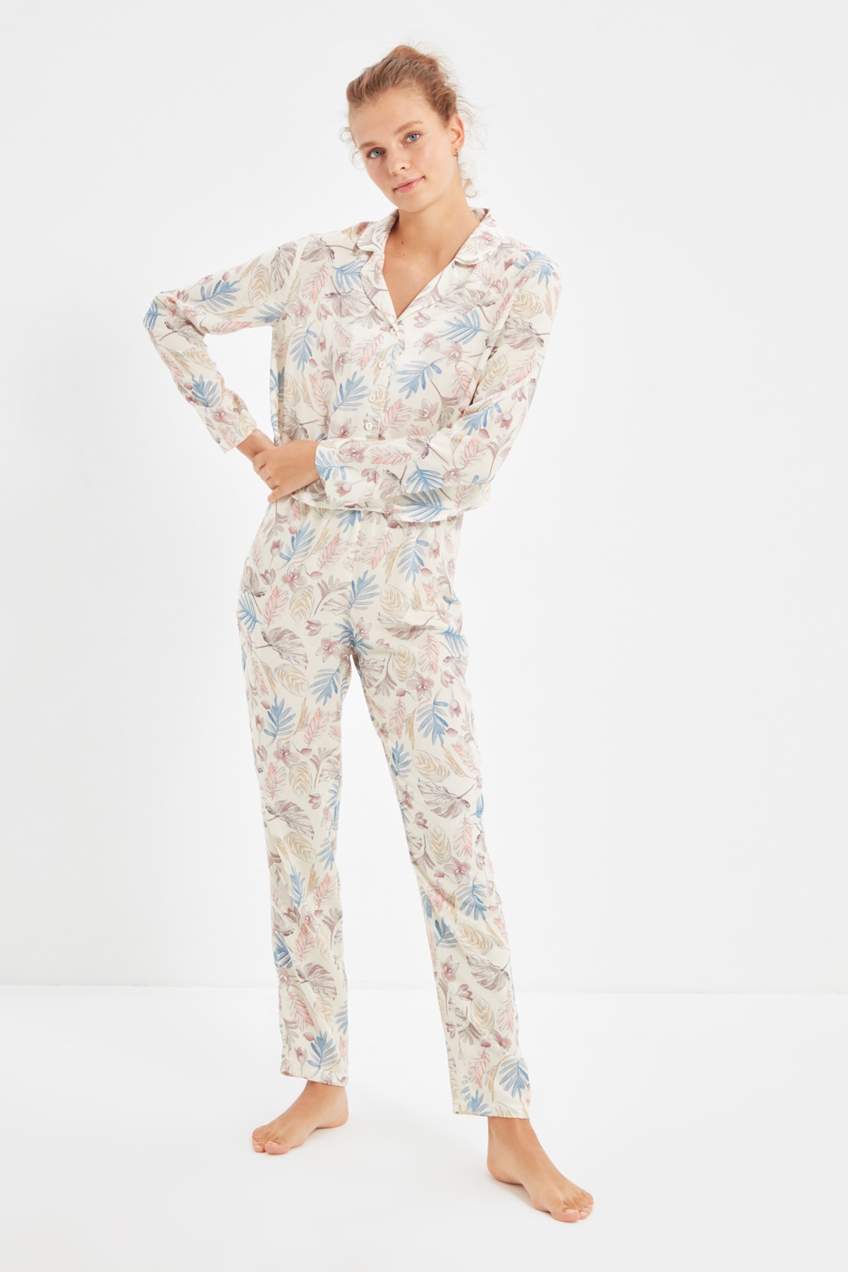 TRENDYOLMİLLA Çok Renkli Dokuma Pijama Takımı THMAW22PT0294