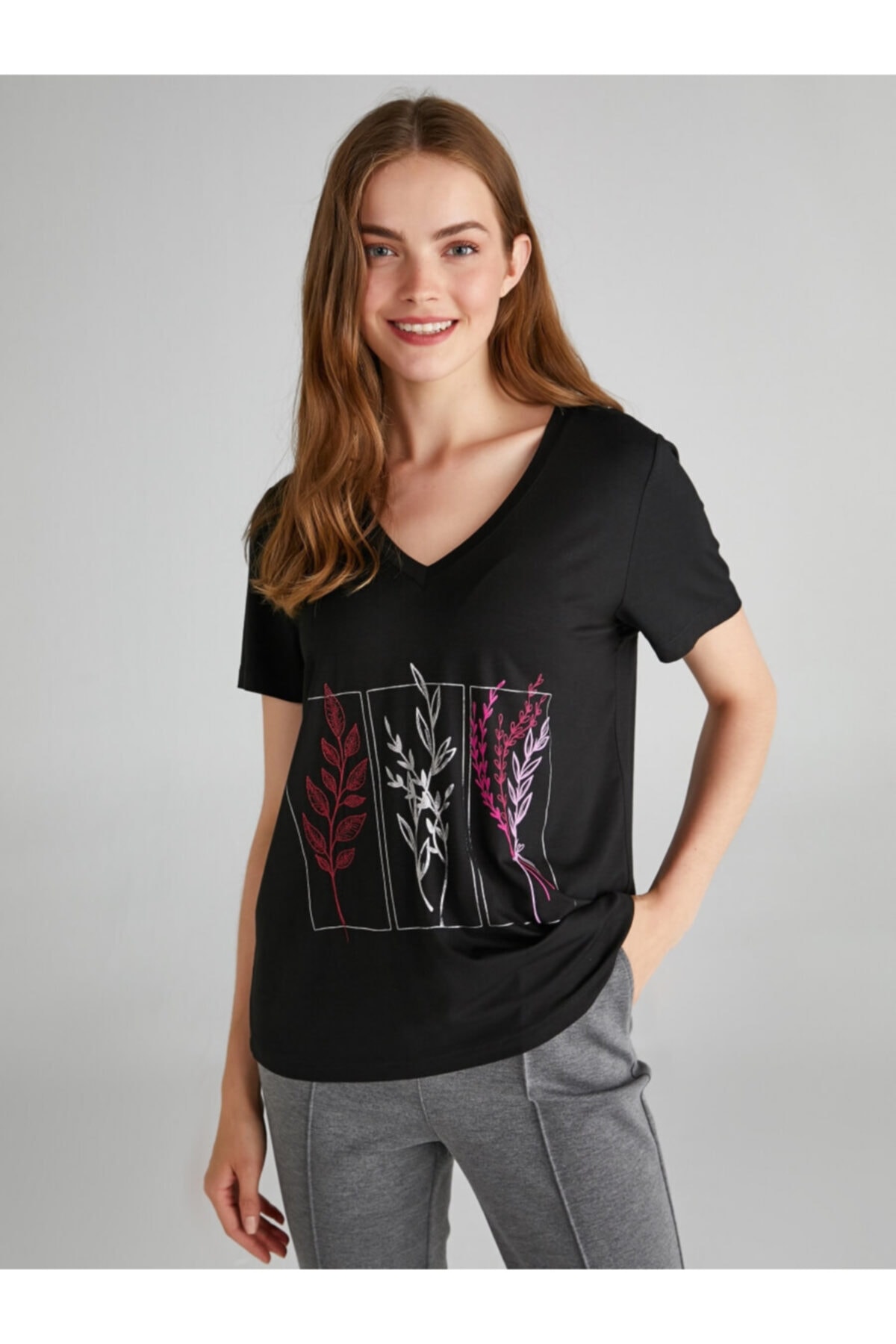 Faik Sönmez V Yaka Önü Yaprak Baskı Ve Nakış Detaylı T-Shırt 63437