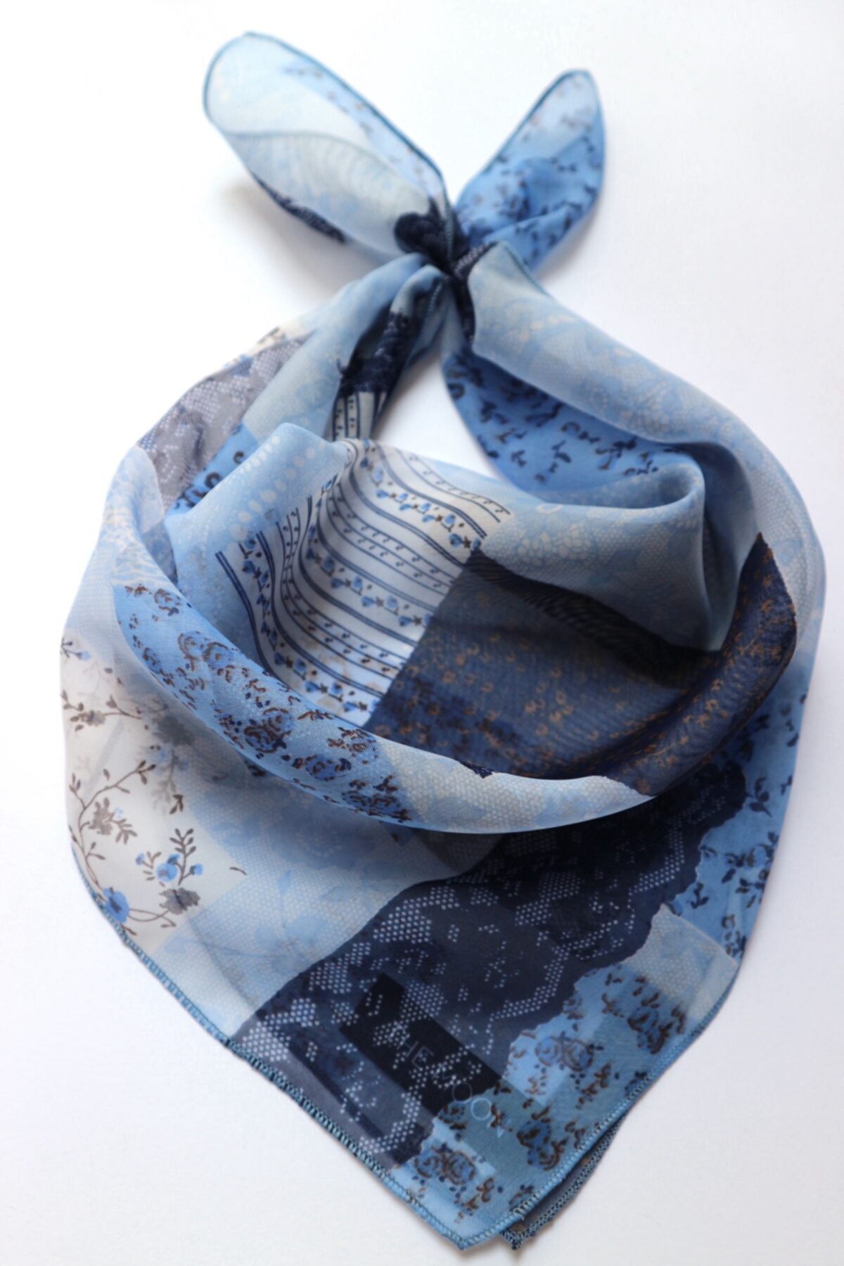THE MOON Blue Dream Patchwork Desenli Mavi Şifon Fular