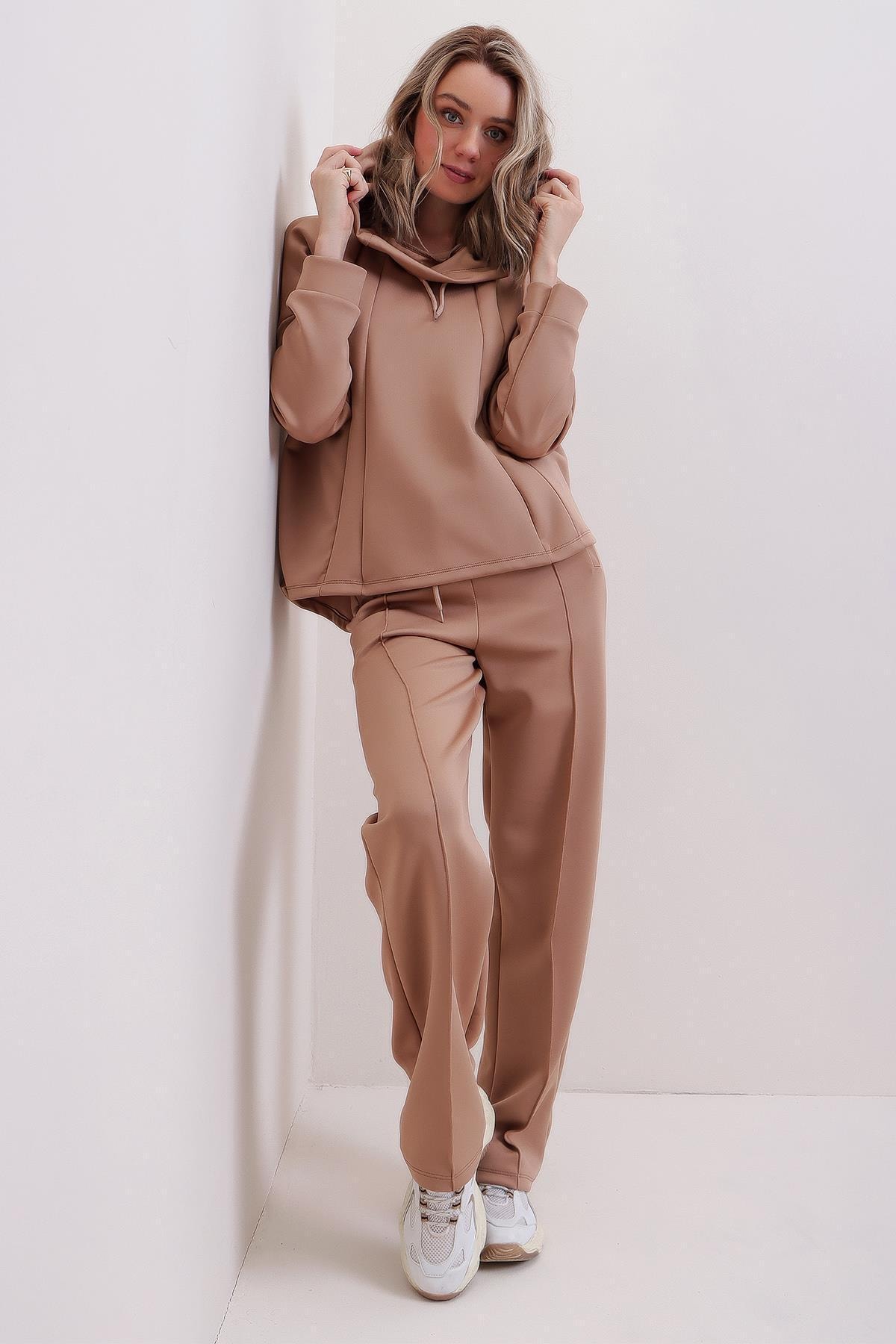 PinkPark Kadın Bisküvi Kapüşonlu Önü Dikiş Detaylı Bol Paçalı Eşofman Takımı Esq0075