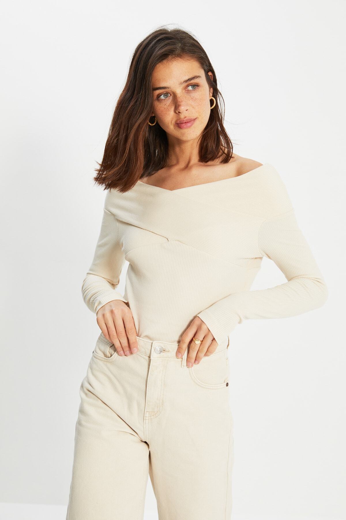 TRENDYOLMİLLA Taş Carmen Yaka Fitilli Örme Bluz TWOAW21BZ0508