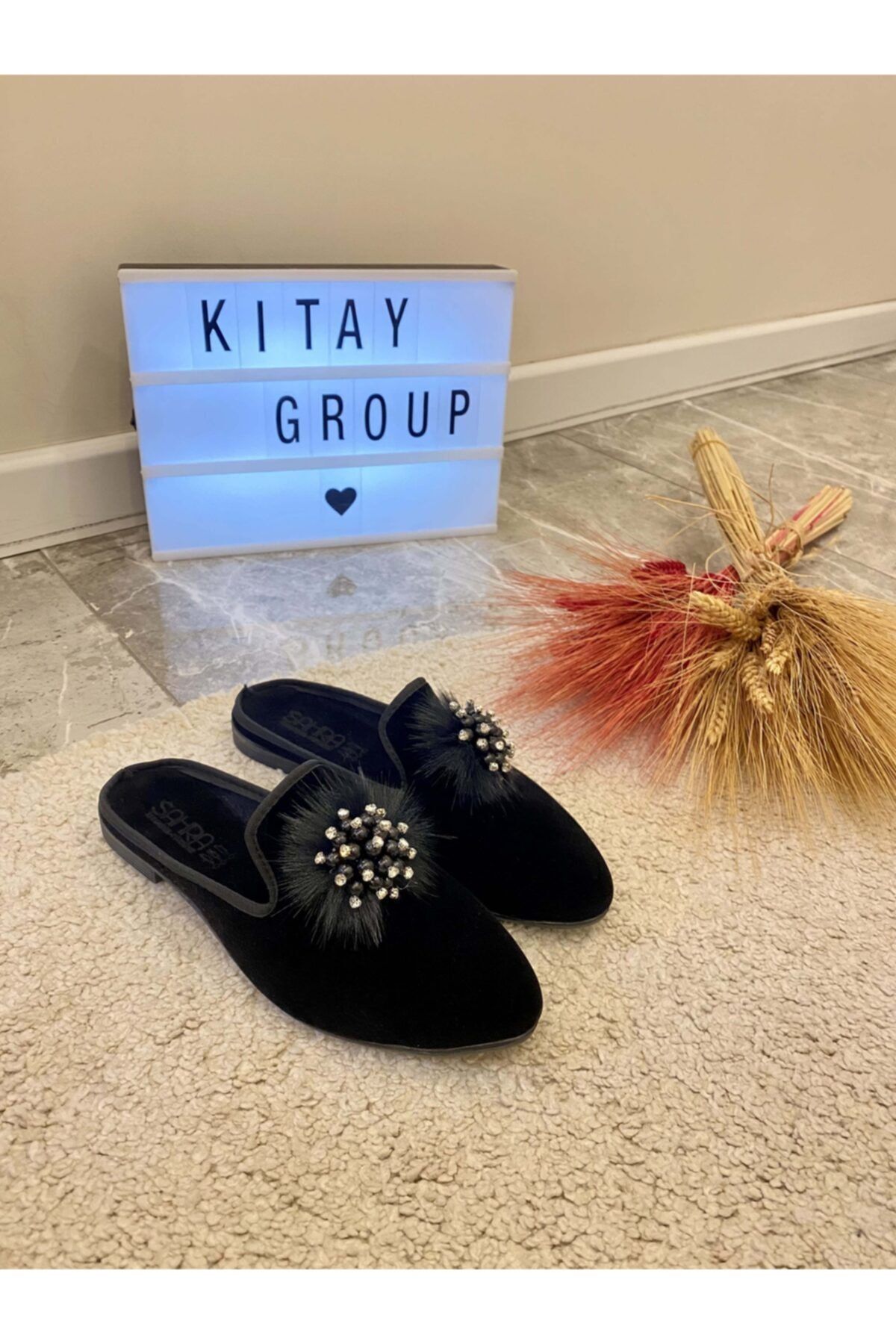 KıtayGroup Taşlı Ve Tüy Detaylı Siyah Ev Terliği