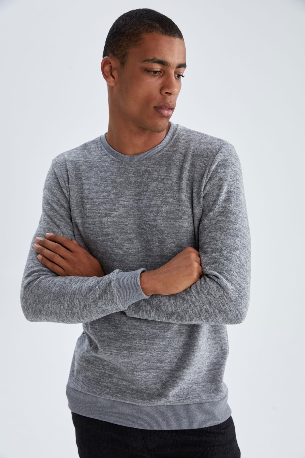DeFacto Erkek Gri Regular Fit Bisiklet Yaka Sweatshirt S2840AZ21AU