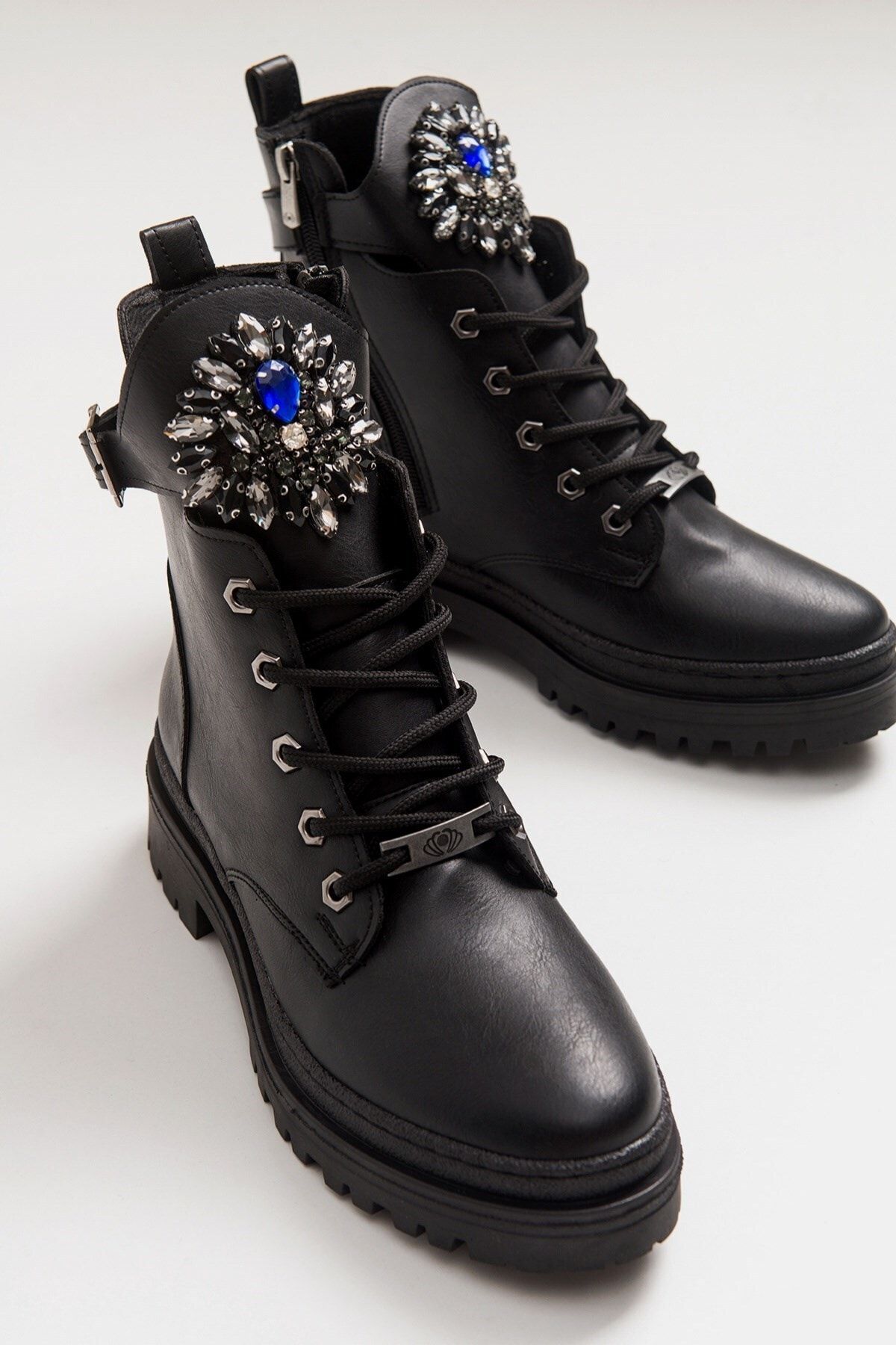 LuviShoes Lısa Siyah Cilt Kadın Bot