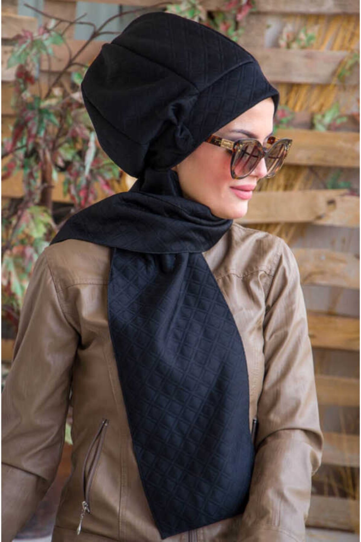 Aişe tesettür Siyah Kapitone Tesettür Bere