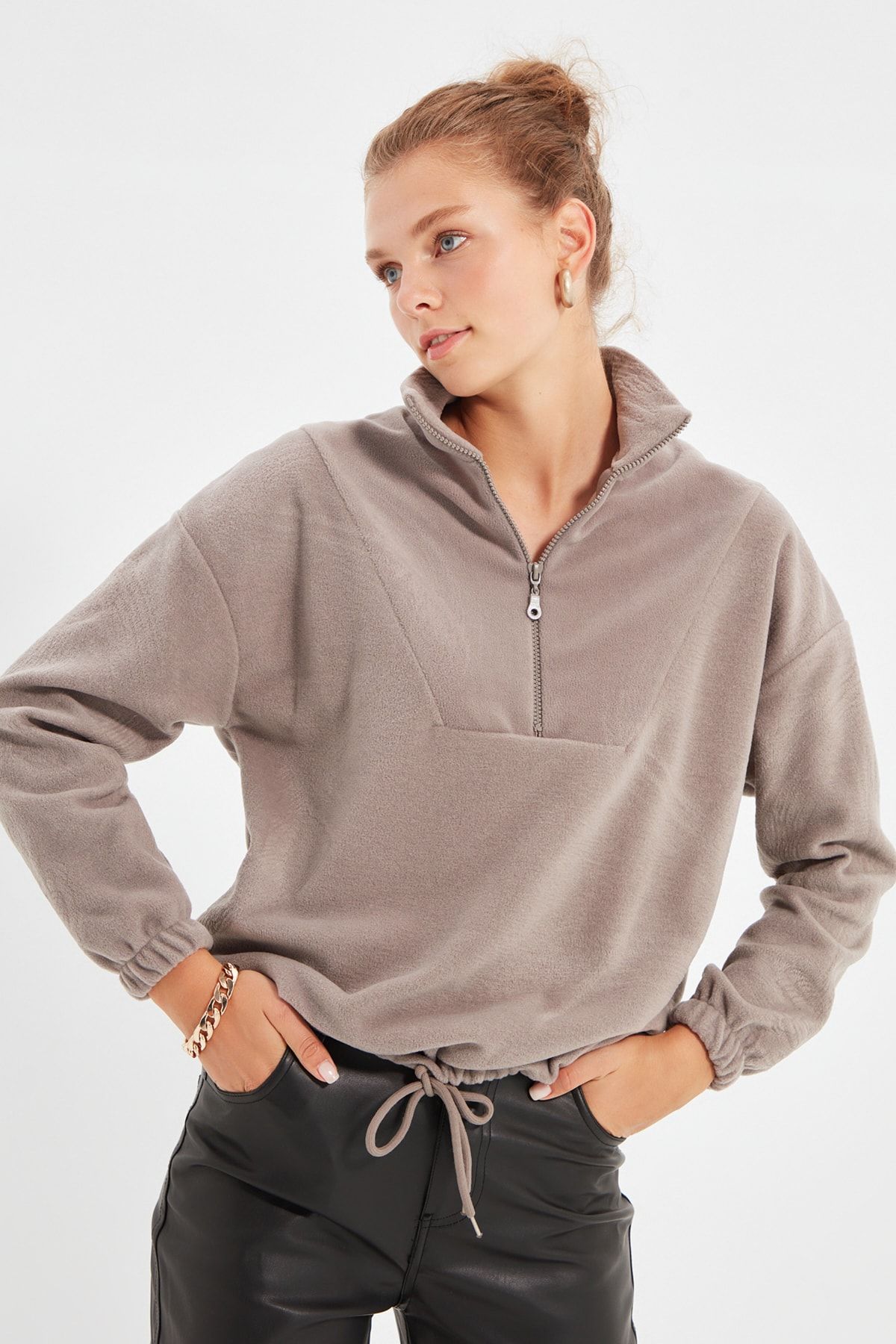 TRENDYOLMİLLA Taş Fermuar Detaylı Basic Örme Sweatshirt TWOAW21SW0758