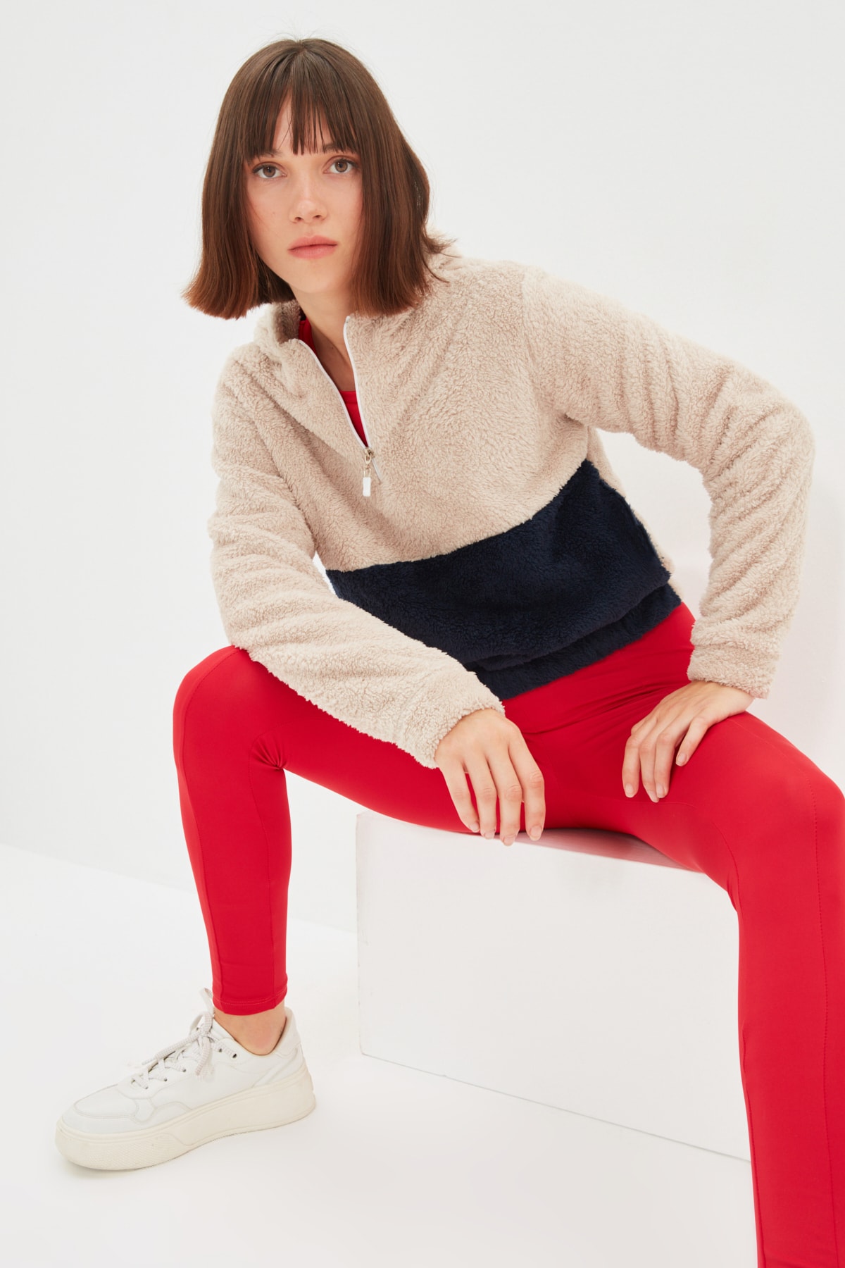 TRENDYOLMİLLA Lacivert Basic Peluş Renk Bloklu Spor Sweatshirt TWOAW22SW1241