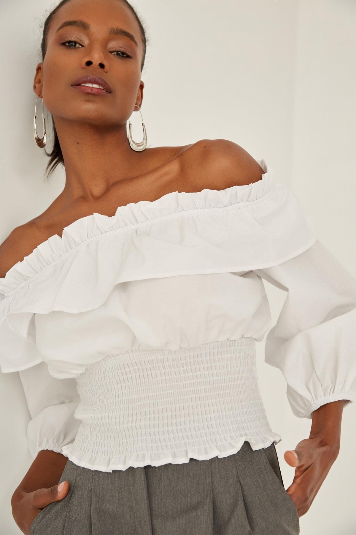Miyore Beli Gipeli Açık Yaka Bluz- Beyaz
