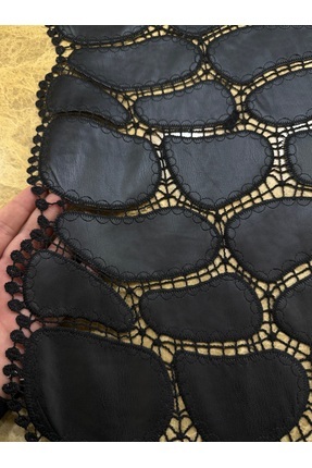 Siyah Oval Desenli El İşçiliği Görünümlü Dantel Kumaş 135 cm – Şık Abiye Tasarım Kumaş Image 3