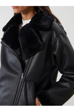 Classic Loose/Bol Kesin Siyah Kürk Yaka Peluş Astar Deri Görünümlü Kadın Mont Image 3