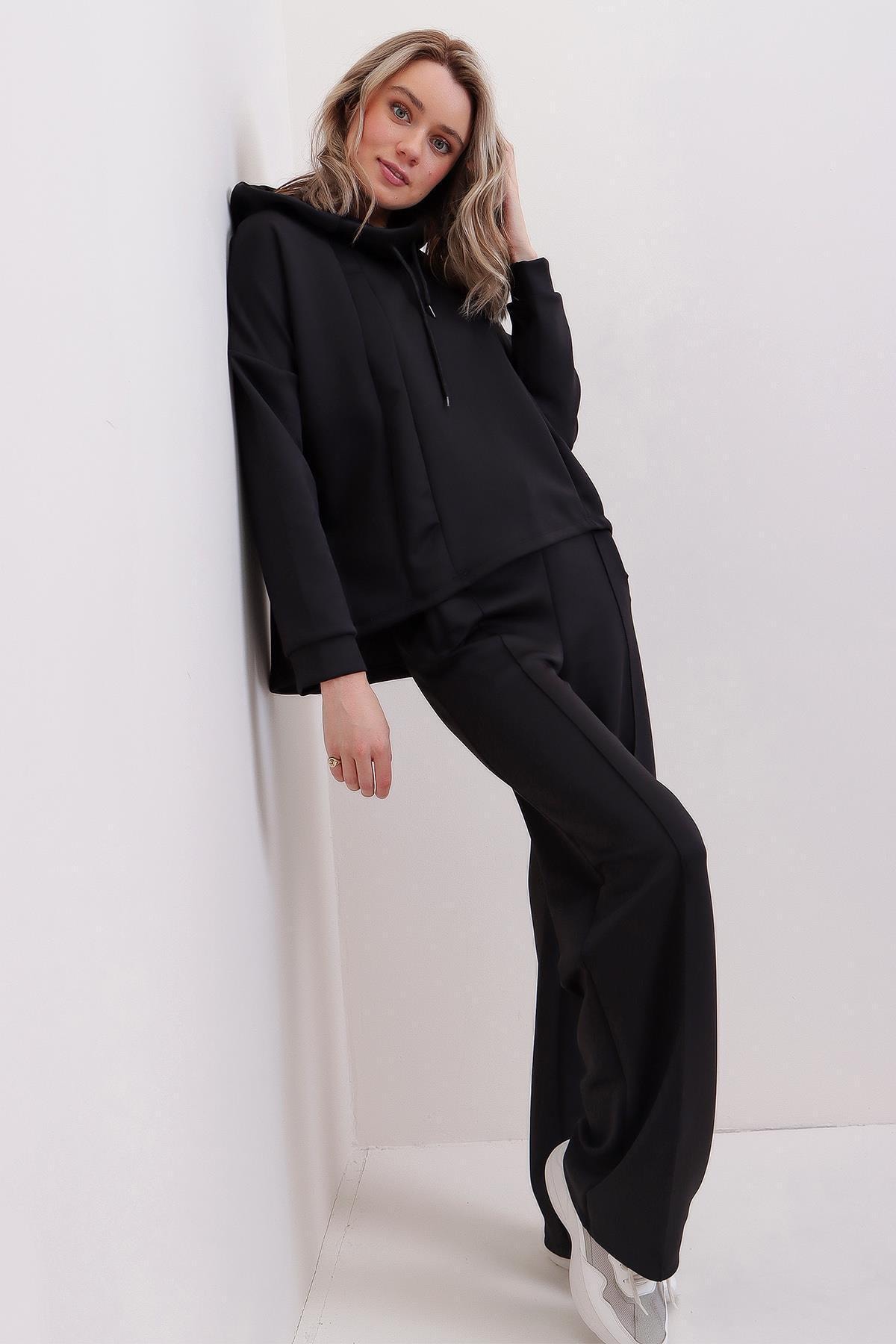 PinkPark Kadın Siyah Kapüşonlu Önü Dikiş Detaylı Bol Paçalı Eşofman Takımı Esq0075