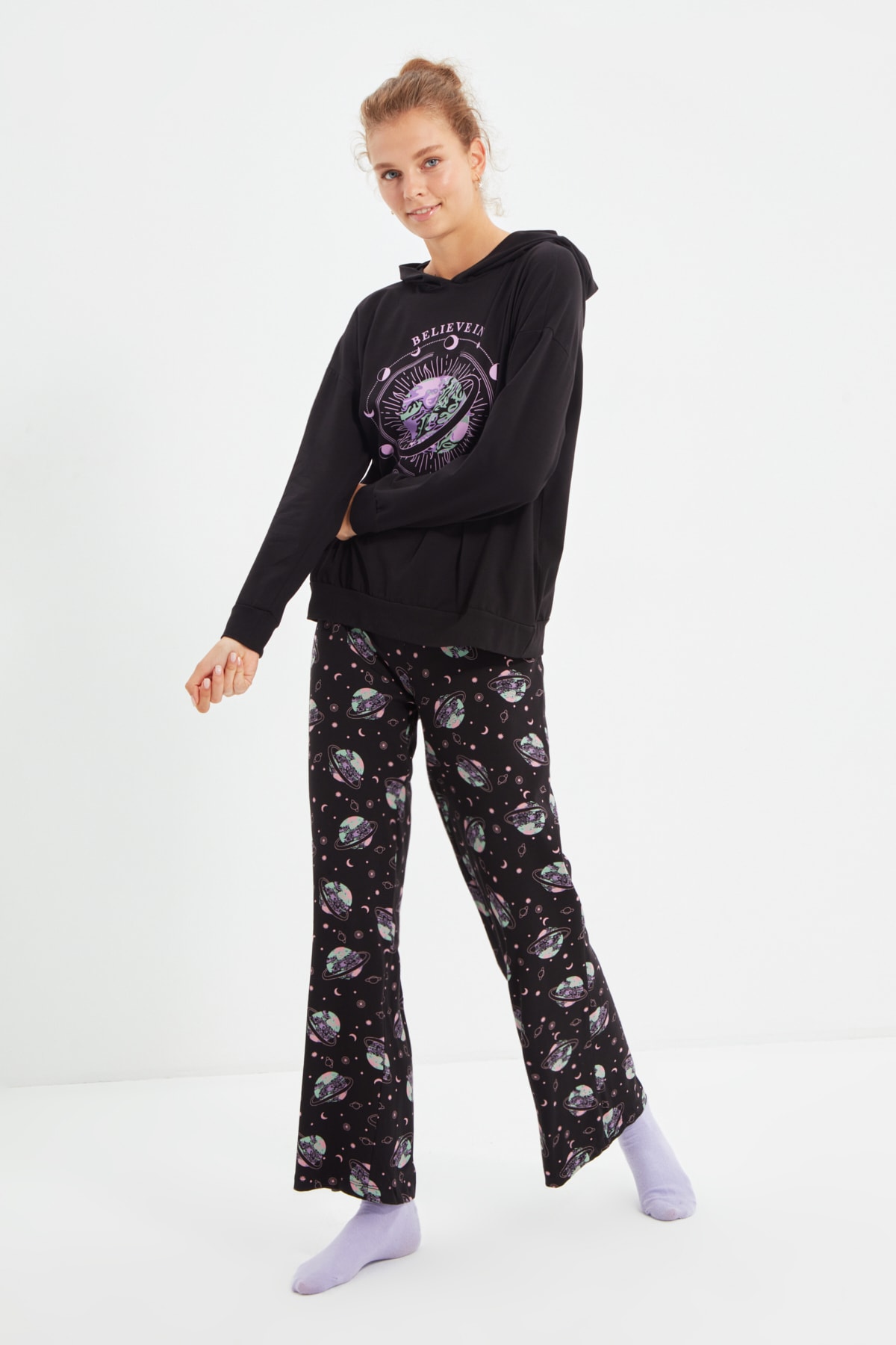 TRENDYOLMİLLA Siyah Baskılı Örme Pijama Takımı THMAW22PT0331