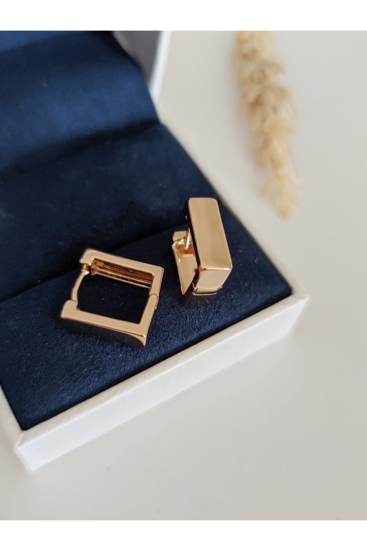 SU PERİSİ TAKI BİJUTERİ Gold Kare Model Küpe