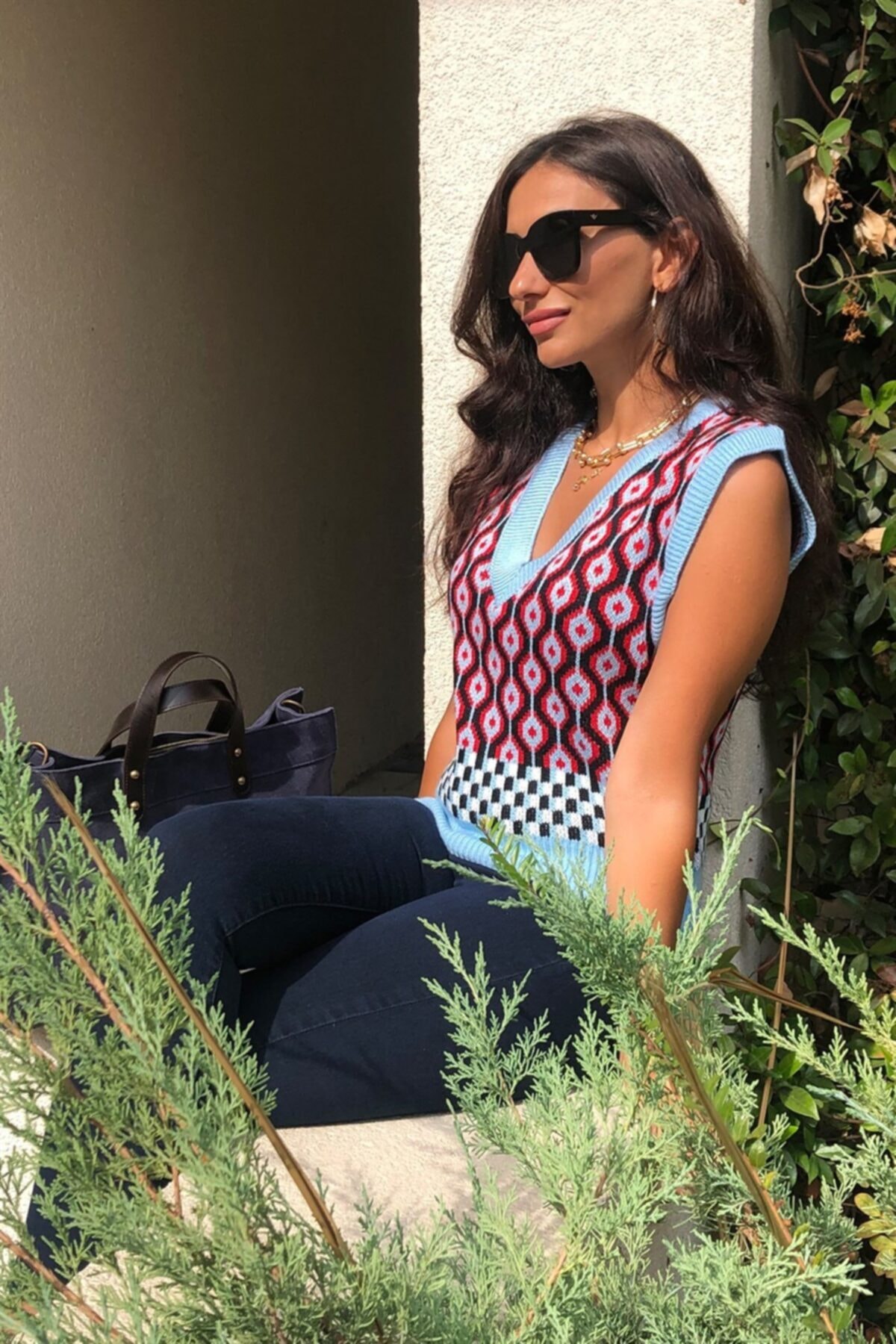 4Sisters Fashion Mavi Kırmızı Etnik Desenli V Yaka Triko Süveter