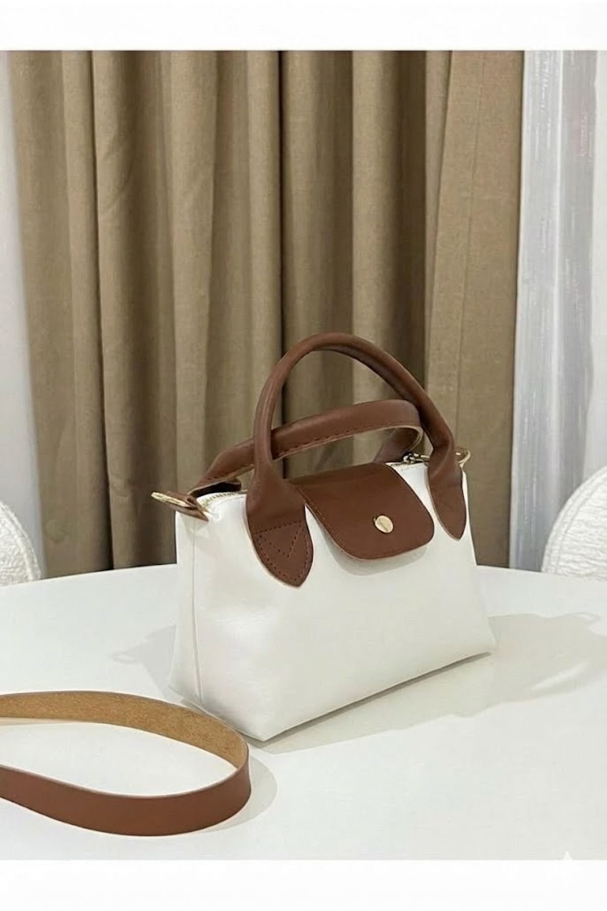 دست چرمی مصنوعی زنانه با کیسه دست متوسط و شانه سفید