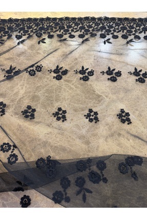Siyah Çiçek Desenli İşlemeli Tül Kumaş – Abiye ve Özel Tasarım Kumaşı Image 1