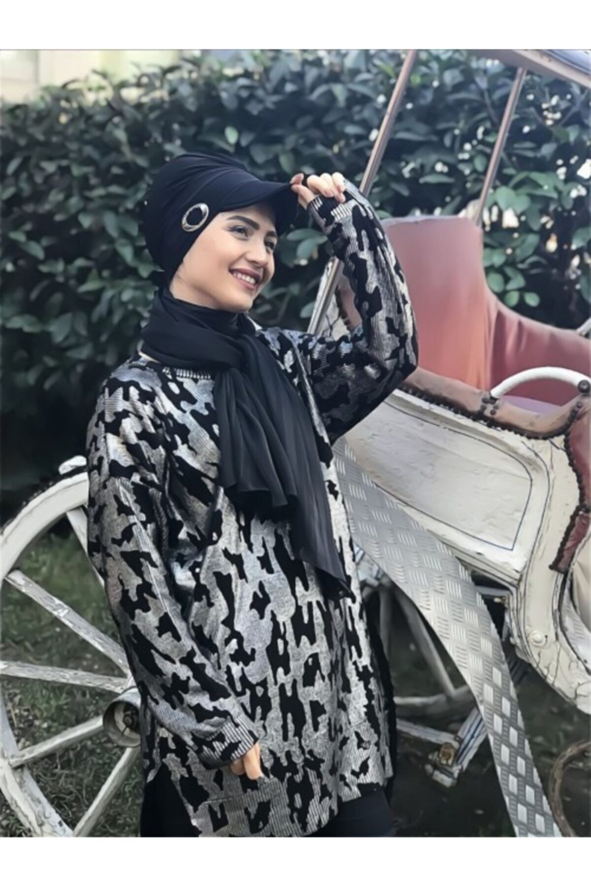 Gültopu Eşarp & Şal Kadın Tokalı Şapkalı Sosyete Bonesi Siyah