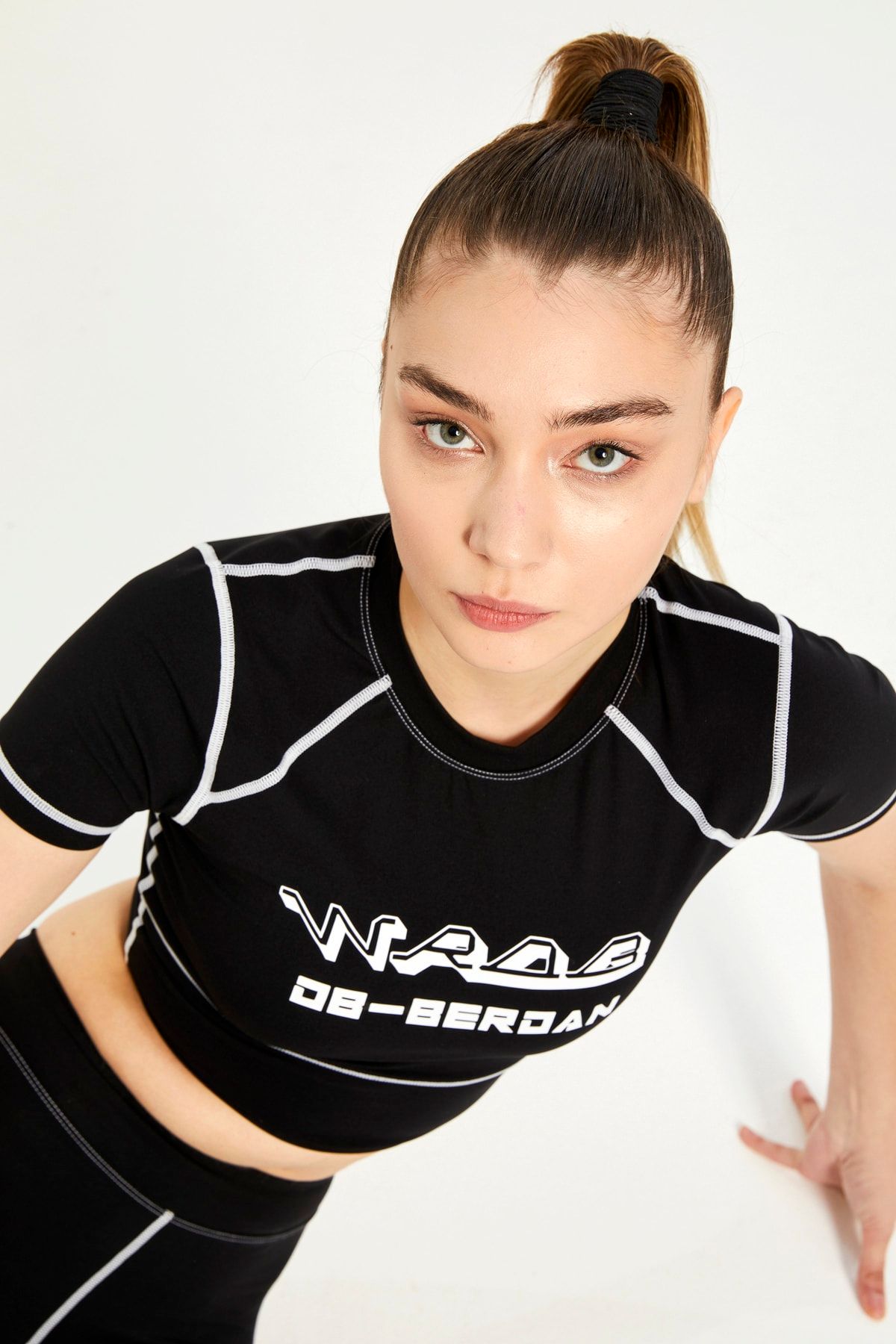 DB BERDAN Kadın Siyah Logo Crop Kısa Üst
