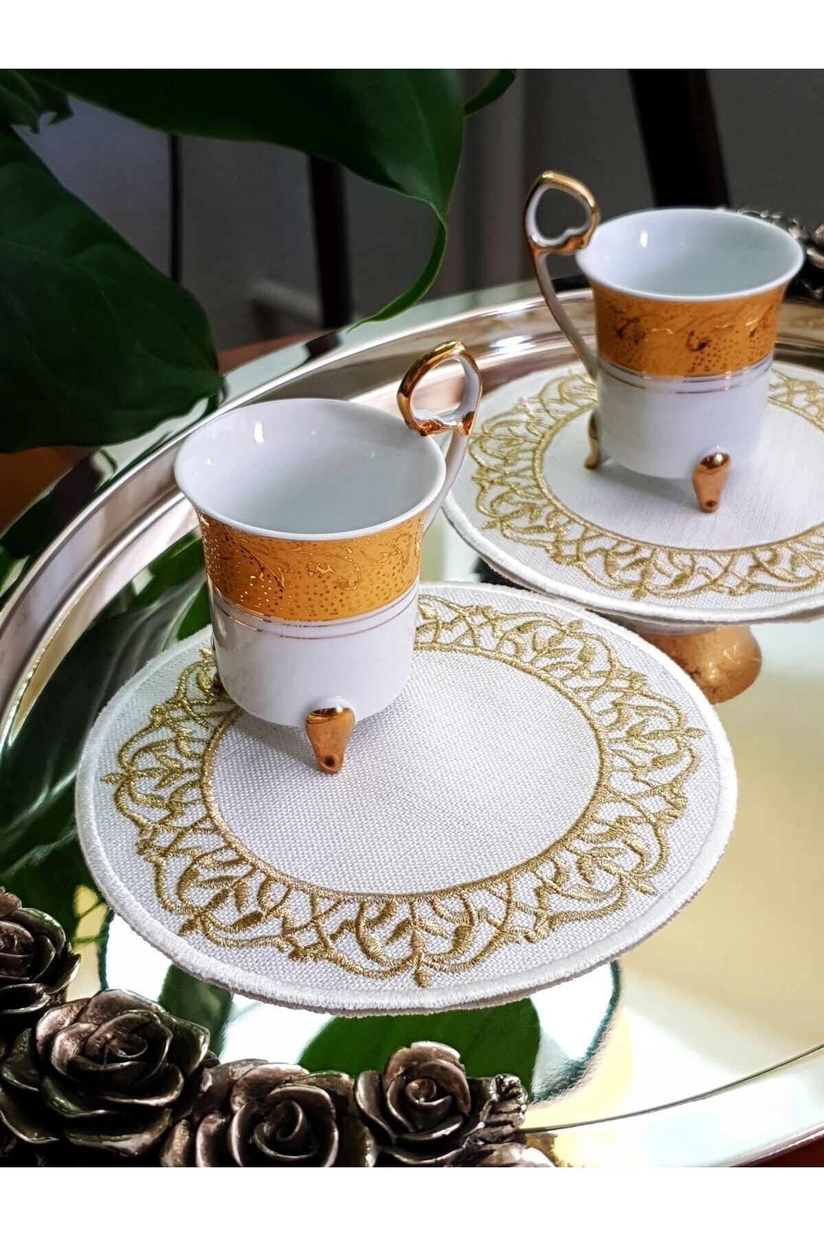 Tanem Home Gardenya Kumaş  Altın Simli Vintage Nakışlı Leke Tutmaz Bardak Fincan Altlığı 6'lı Set
