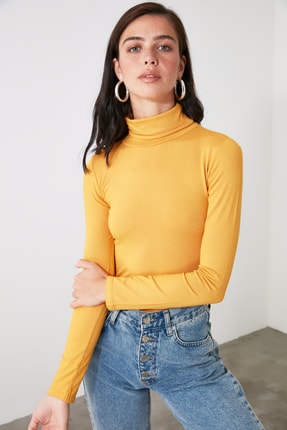 TRENDYOLMİLLA Hardal Balık&ccedil;ı Yaka &Ouml;rme Bluz TWOAW21BZ1271