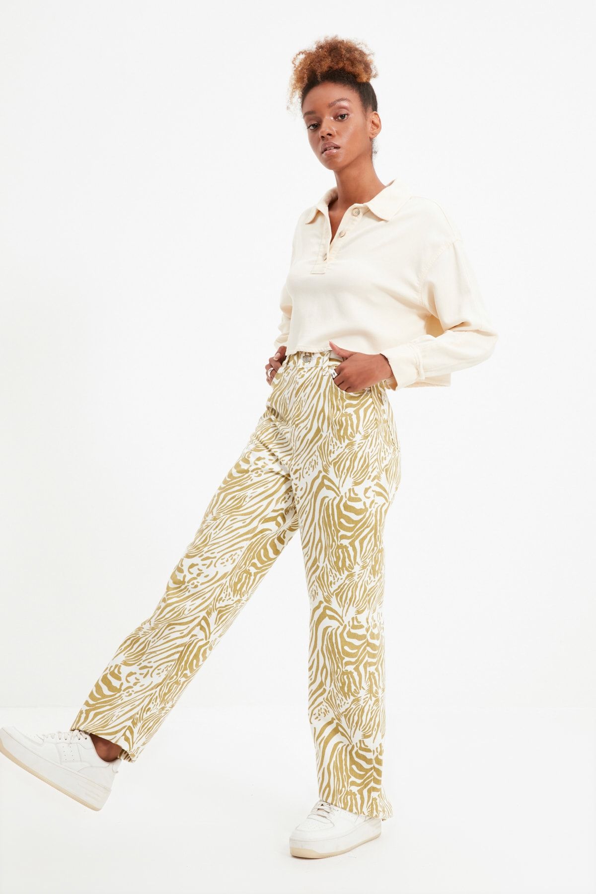 TRENDYOLMİLLA Beyaz Baskılı Yüksek Bel 90's Wide Leg Jeans TWOAW22JE0883