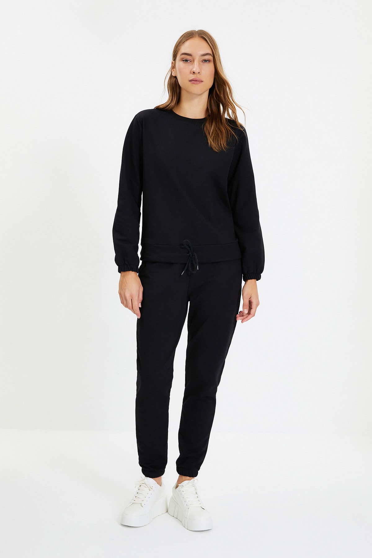 TRENDYOLMİLLA Siyah Basic Örme Eşofman Takımı TWOAW22EM0034