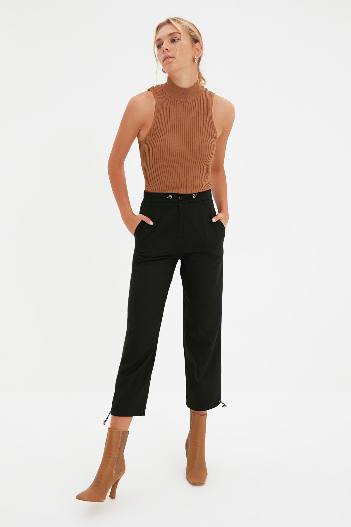 TRENDYOLMİLLA Siyah Bağlama Detaylı Pantolon TWOAW22PL0096