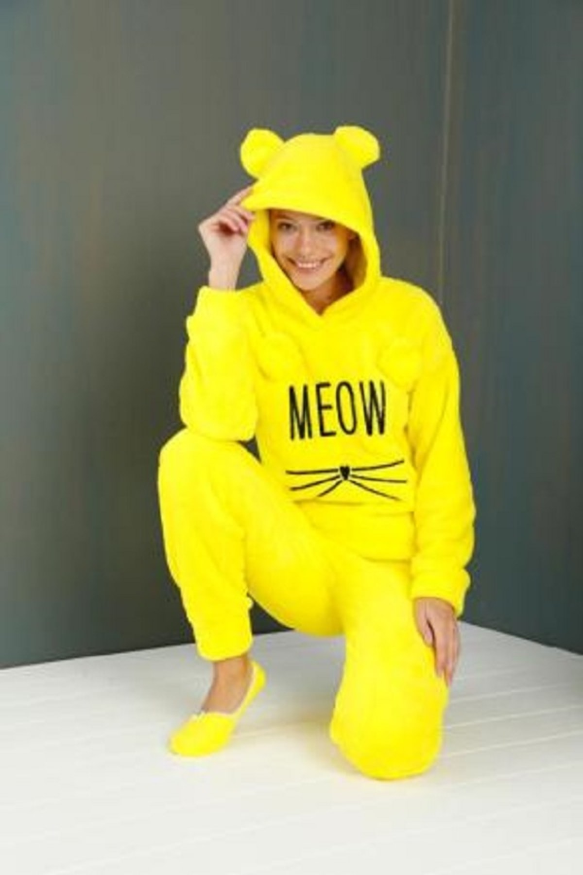 PIJAMAHOME The Women Power Pijamoni Peluş Meow Nakışlı Kapşonlu Kışlık Sarı Pijama Takımı