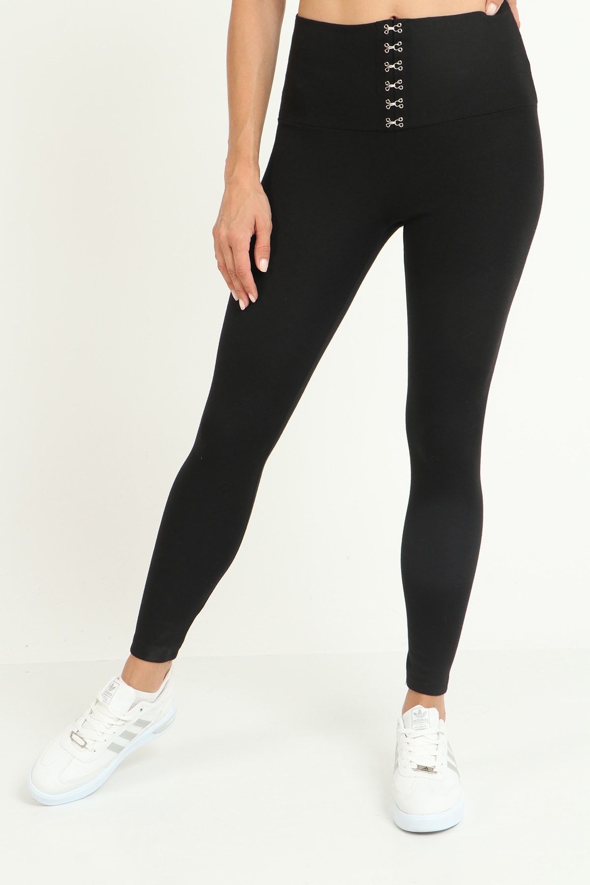 Grenj Fashion Siyah Yüksek Bel Kemerinde Agraf Detaylı Toparlayıcı Kışlık Tayt