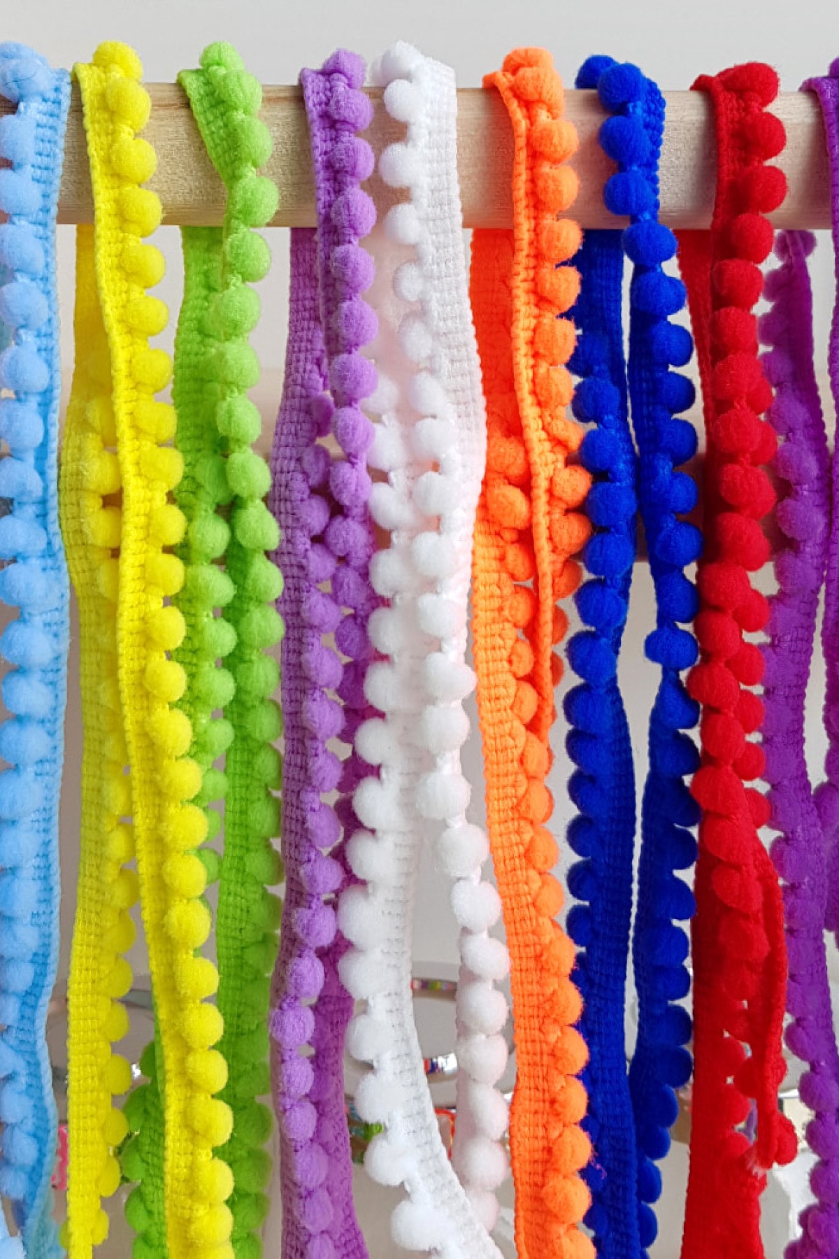 Funbou Renkli Minik Ponpon Şerit, 5 Metre / Kırmızı