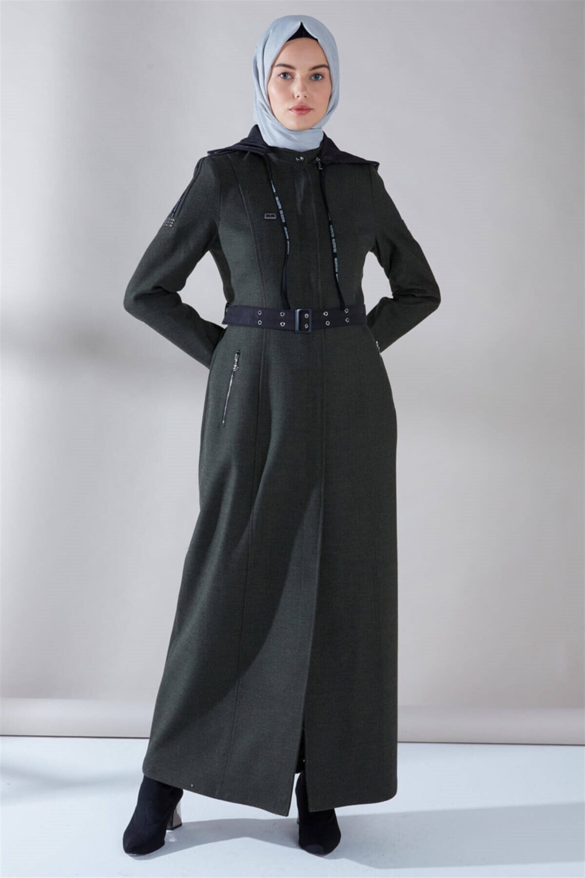 Zühre Yazı Şeritli Bağcık Ve Kapüşonlu Manto Haki 10492