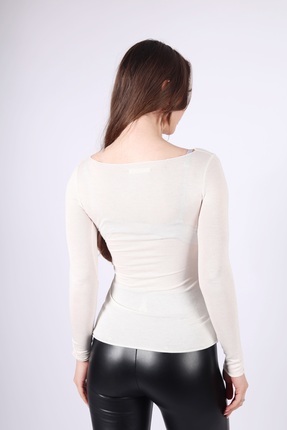 Transparan Kumaş Kayık Yaka Uzun Kollu Bluz Image 5