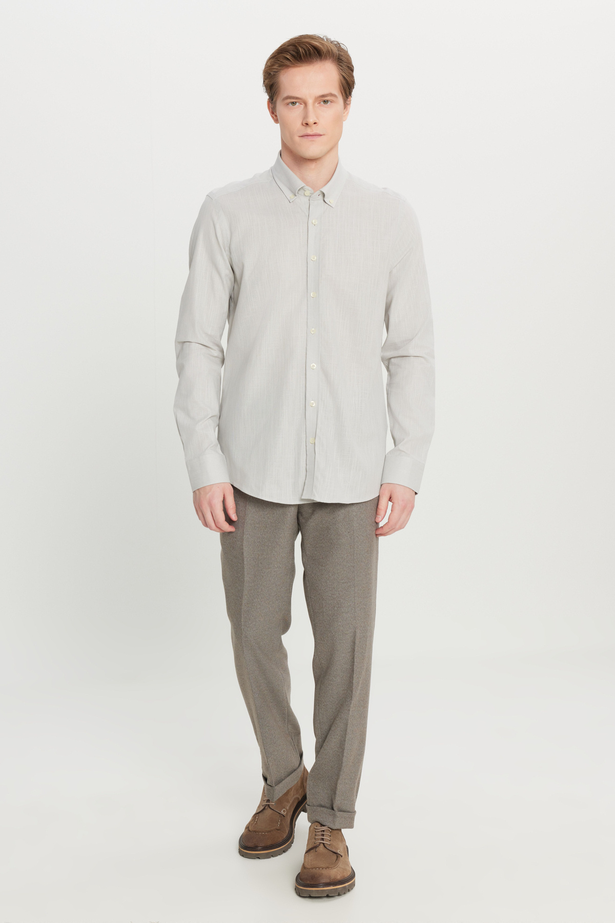 پیراهن یقه دکمه‌دار کتانی خاکستری مردانه 100% پنبه‌ای و پارچه‌ای قابل تنفس