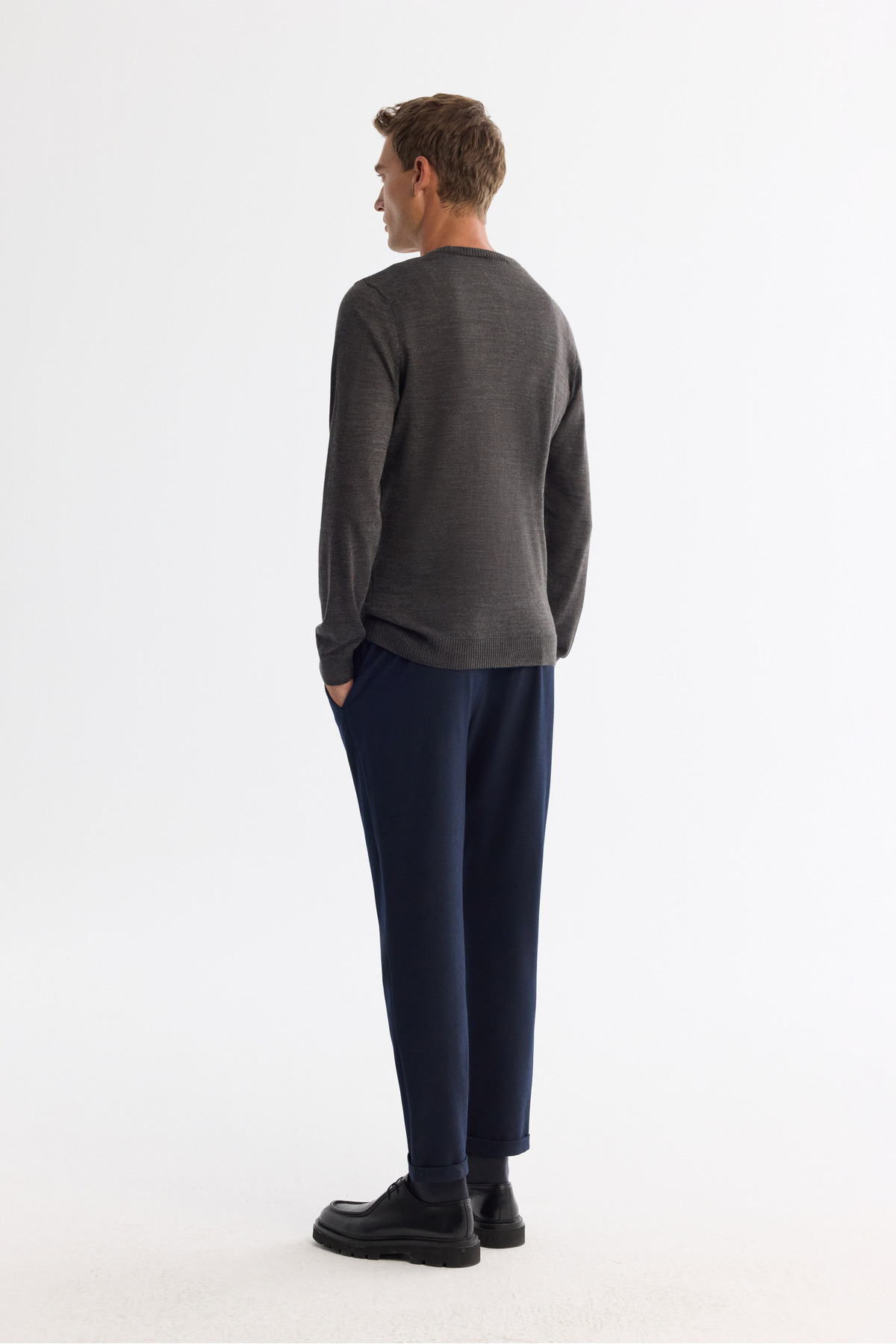 ژاکت بافتنی مردانه آنتراسیت یقه گرد بدون پیلینگ E005000