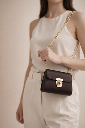 Kadın Taba Zincir Askılı Mini Omuz & Çapraz Çanta – Gold Kilit Detaylı Şık Tasarım Image 0