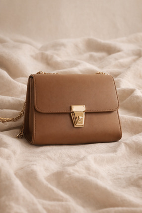 Kadın Kahverengi Zincir Askılı Mini Omuz & Çapraz Çanta – Gold Kilit Detaylı Şık Tasarım Image 1