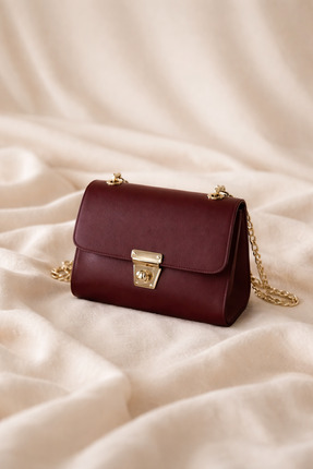 Kadın Bordo Zincir Askılı Mini Omuz & Çapraz Çanta – Gold Kilit Detaylı Şık Tasarım Image 1