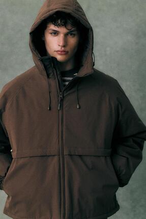 Dik yaka şişme mont Image 4