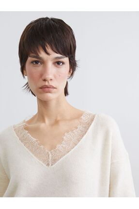 LCW Vision V Yaka Dantel Detaylı Oversize Kadın Triko Kazak Image 4