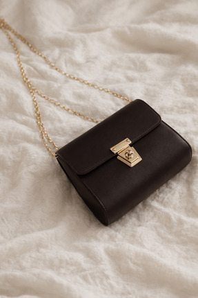 Kadın Taba Zincir Askılı Mini Omuz & Çapraz Çanta – Gold Kilit Detaylı Şık Tasarım Image 1
