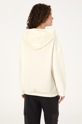 Kadın Krem Kapüşonlu Sweatshirt 50309464-VR256 Image 4