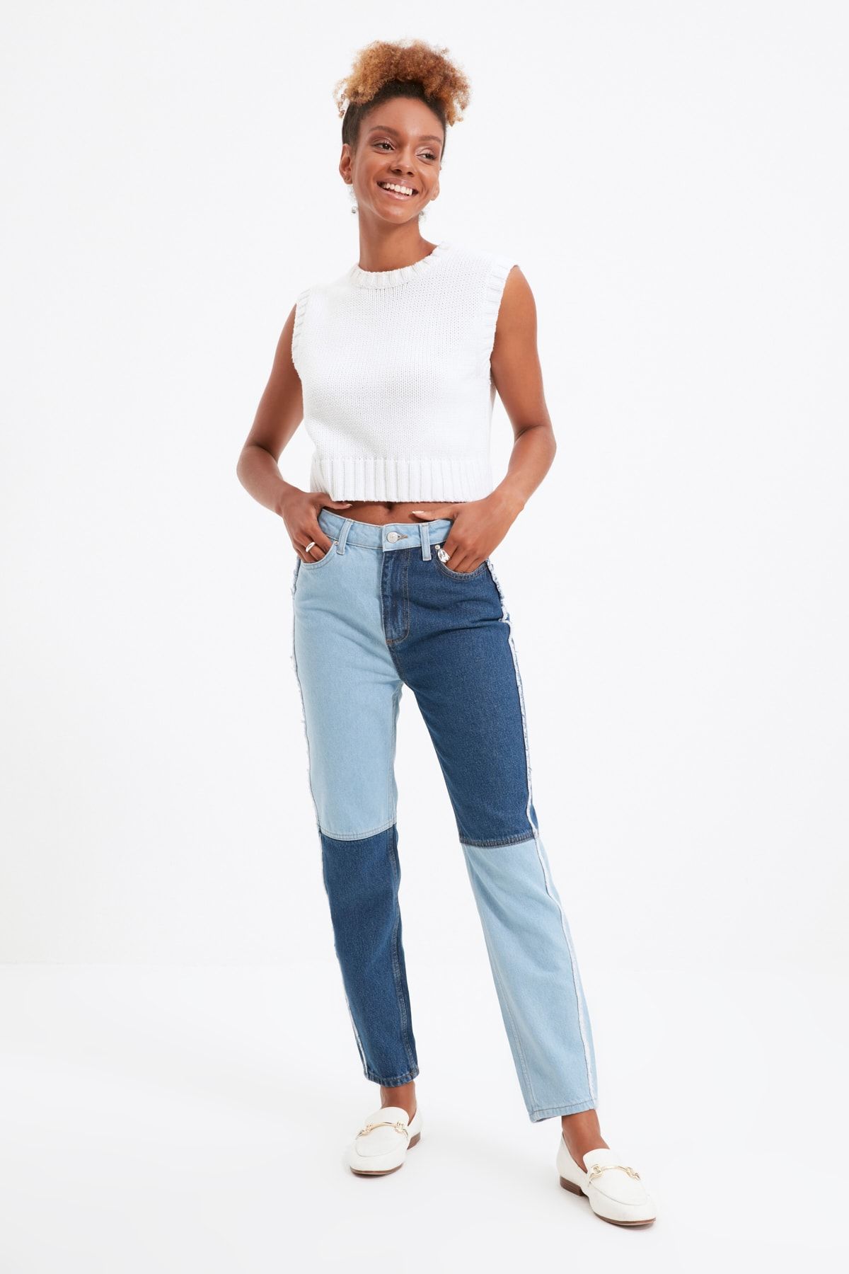 TRENDYOLMİLLA Mavi Renk Bloklu Yüksek Bel Mom Jeans TWOAW22JE0480