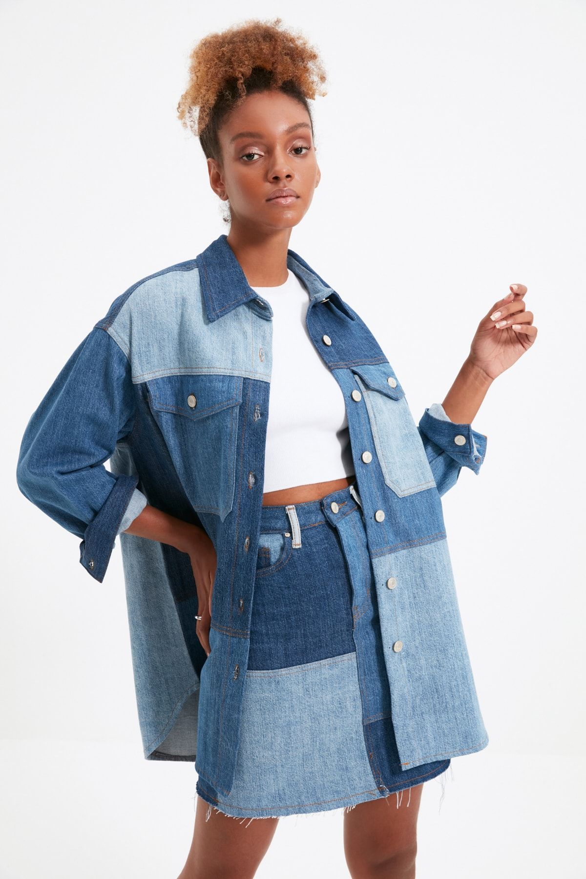 TRENDYOLMİLLA Mavi Renk Bloklu Denim Gömlek Ceket TWOAW22CE0184