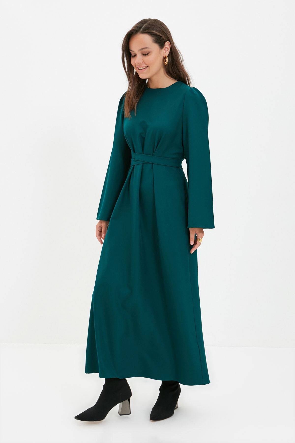 Trendyol Modest Yeşil Bisiklet Yaka Kuşaklı Elbise TCTAW22EB0160
