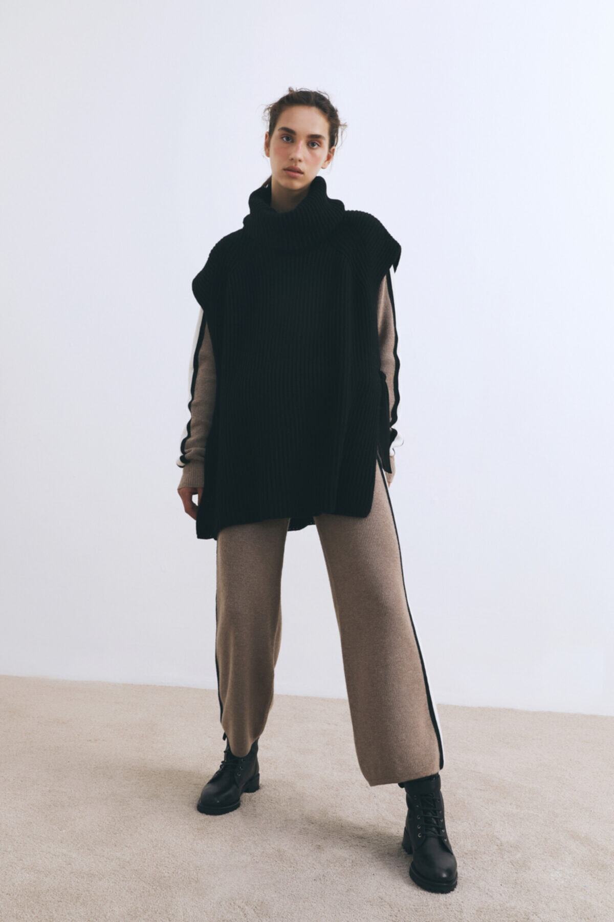 W Collection Siyah Balıkçı Yaka Triko Süveter