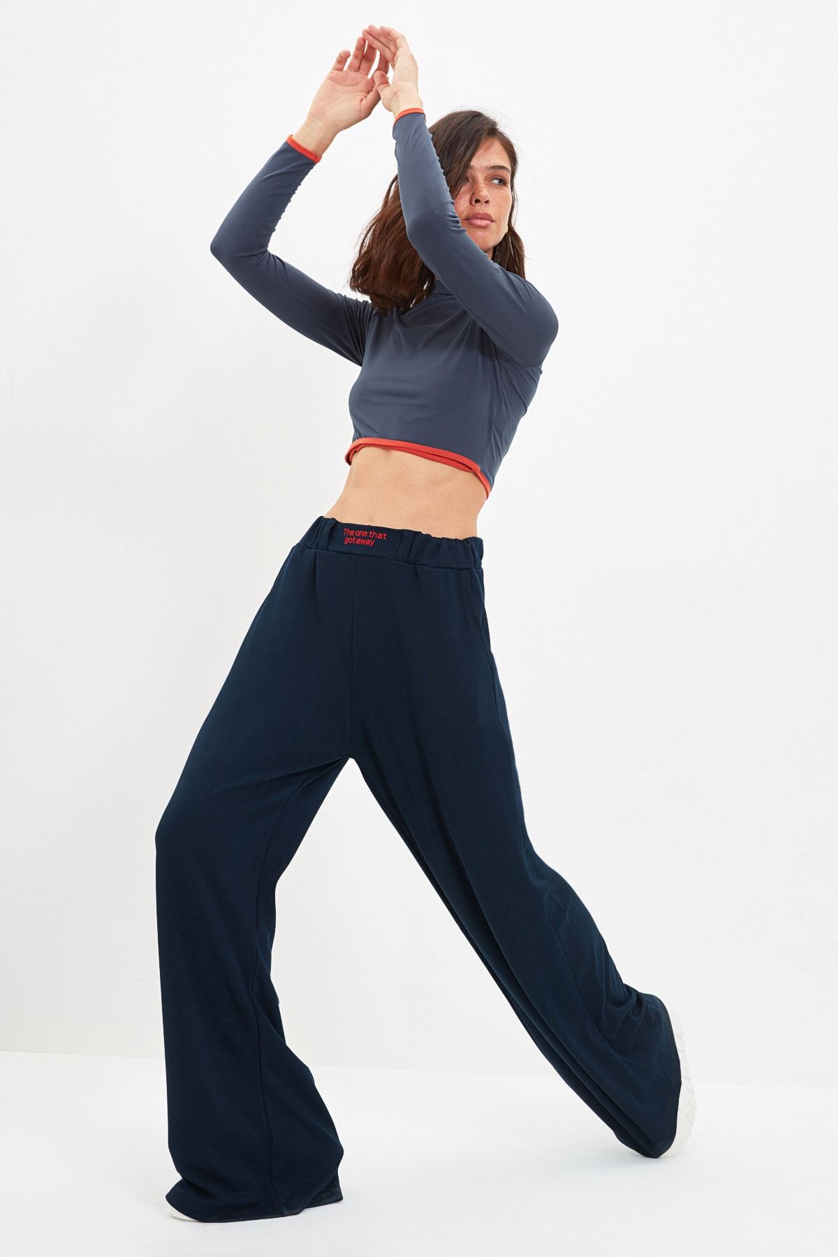 TRENDYOLMİLLA Lacivert Nakışlı Wide Leg Örme Pantolon TWOAW21PL0349