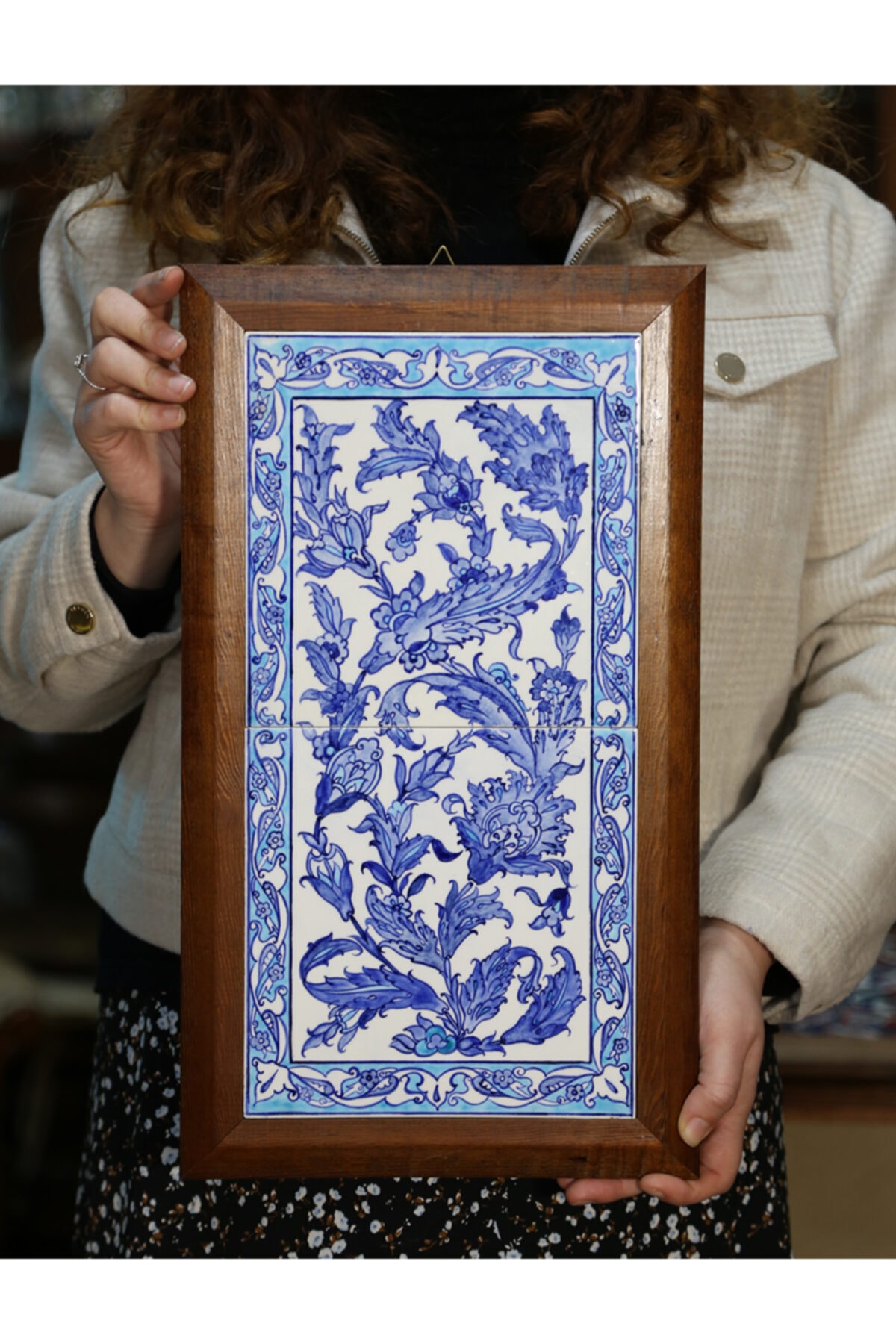 Osmanlı Çini Atölyesi Hediyelik El Yapımı Iznik Çinisi Desenli Özel Tasarım Duvar Panosu (çerçeveli)