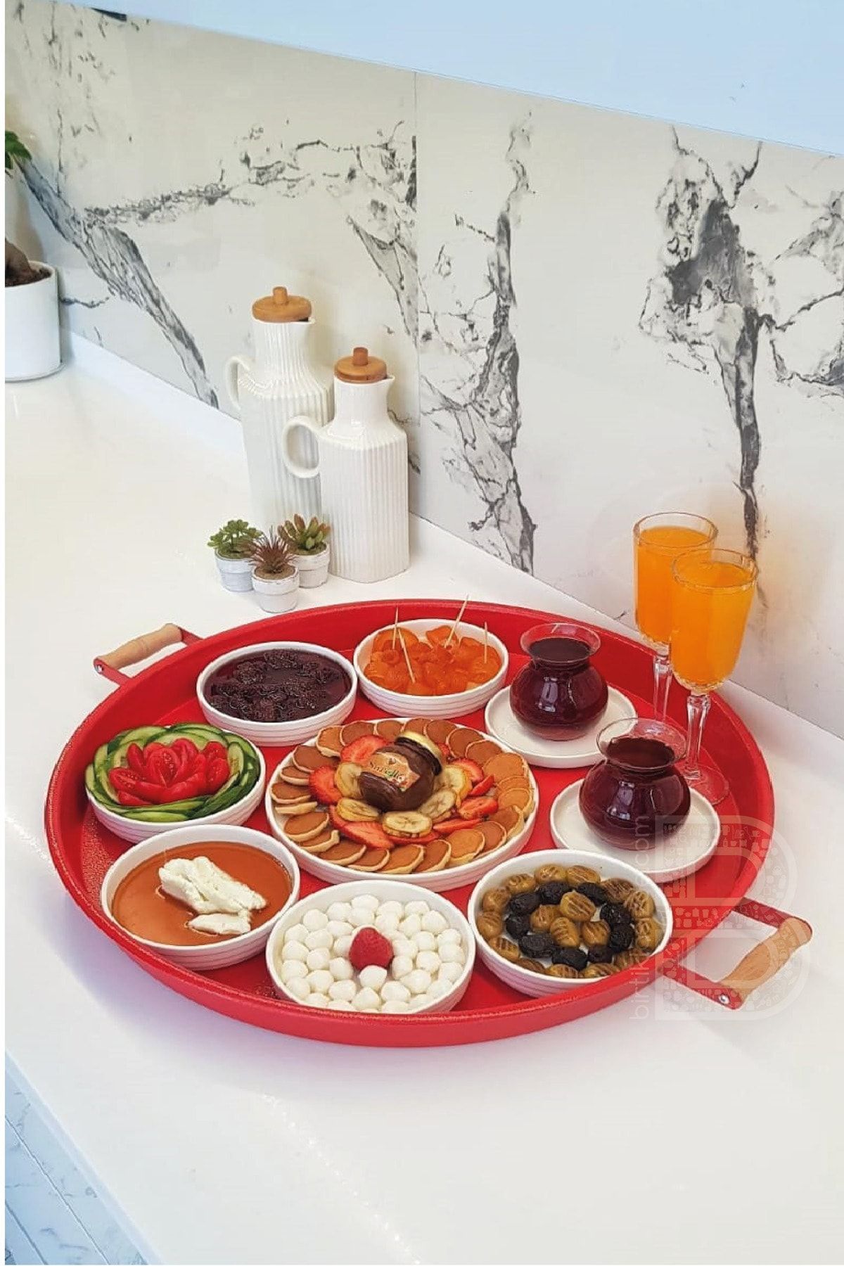 kitchen trend 51 Cm Ahşap Kulplu Metal Yuvarlak Kırmızı Tepsi Sunum Tepsi, Kahvaltı Tepsisi
